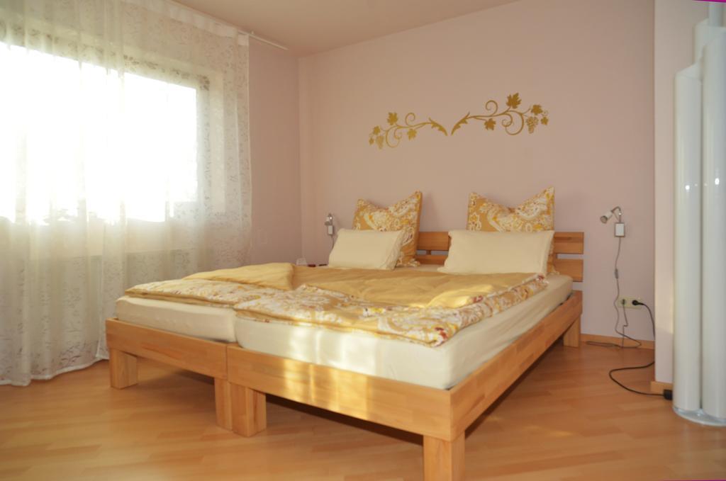 Ferienwohnung Unter Dem Schwalbennest Вахенхайм-ан-дер-Вайнштрасе Экстерьер фото