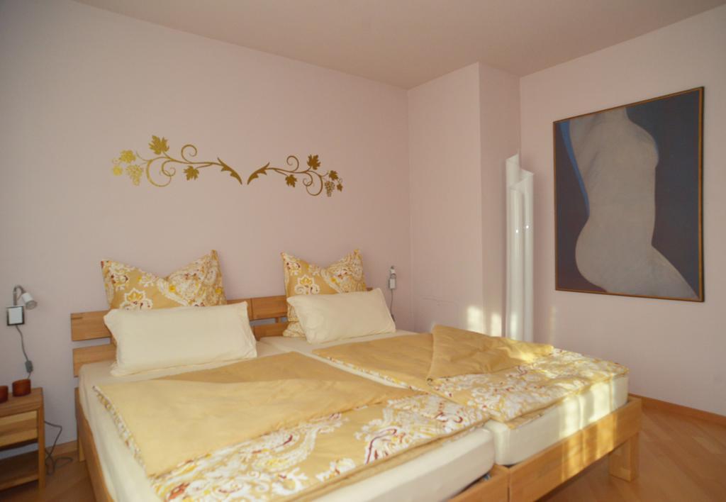 Ferienwohnung Unter Dem Schwalbennest Вахенхайм-ан-дер-Вайнштрасе Номер фото